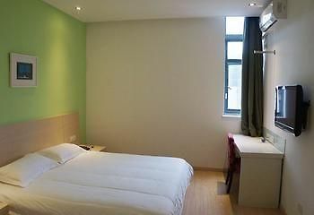 Motel 168 Shanghai Pudong Huinan Metro Station Tesco Exterior foto