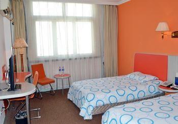 Motel 168 Shanghai Pudong Huinan Metro Station Tesco Exterior foto